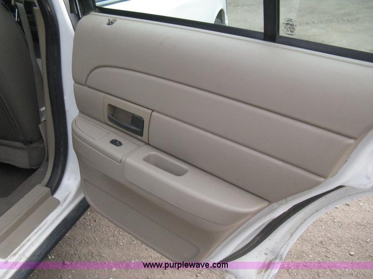 image for item I5606 2004 Ford Crown Victoria Police Interceptor