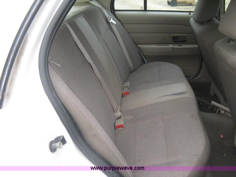 image for item I5606 2004 Ford Crown Victoria Police Interceptor