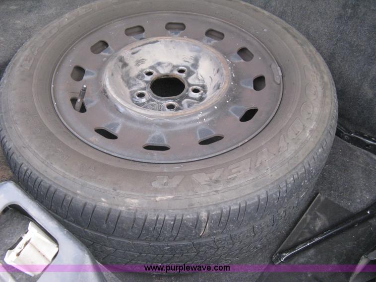 image for item I5606 2004 Ford Crown Victoria Police Interceptor