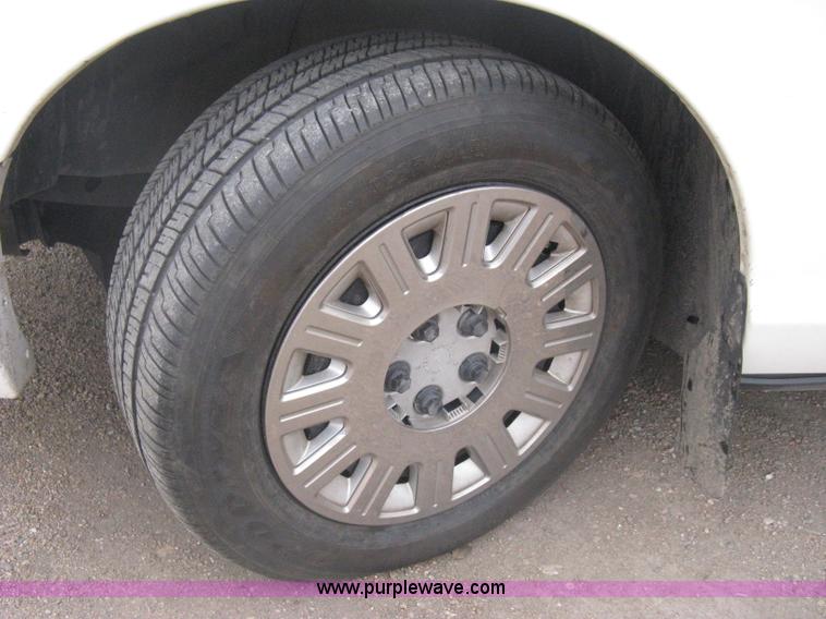 image for item I5606 2004 Ford Crown Victoria Police Interceptor