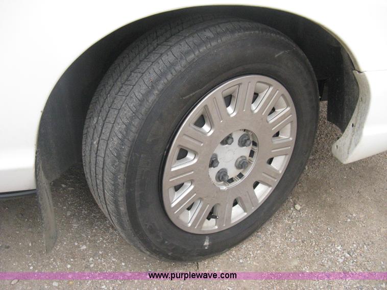 image for item I5606 2004 Ford Crown Victoria Police Interceptor