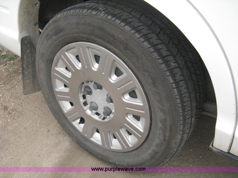 image for item I5606 2004 Ford Crown Victoria Police Interceptor