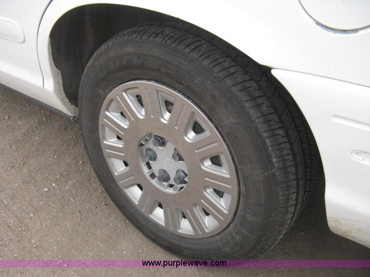 image for item I5606 2004 Ford Crown Victoria Police Interceptor