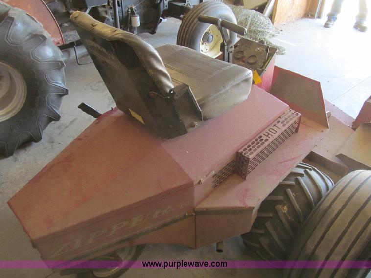 image for item I7143 2001 Zipper TS2293K zero turn lawn mower