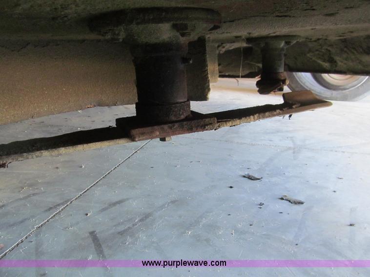 image for item I7143 2001 Zipper TS2293K zero turn lawn mower