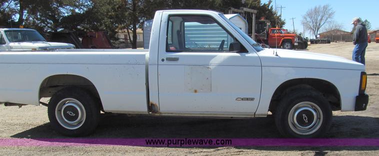 image for item I7145 1991 Chevrolet S10 pickup truck