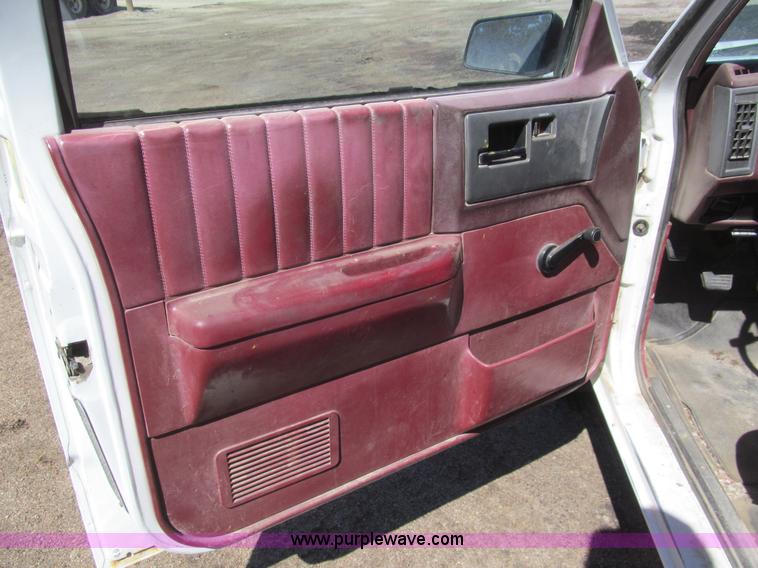 image for item I7145 1991 Chevrolet S10 pickup truck