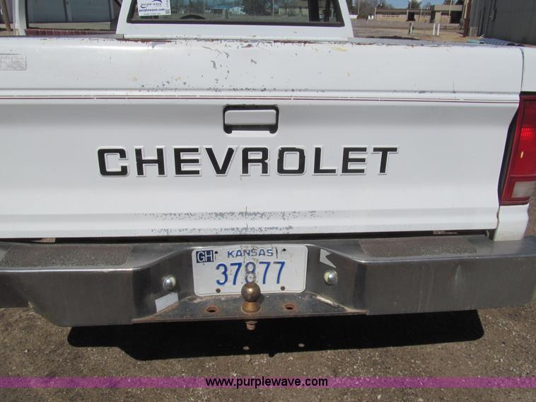 image for item I7145 1991 Chevrolet S10 pickup truck