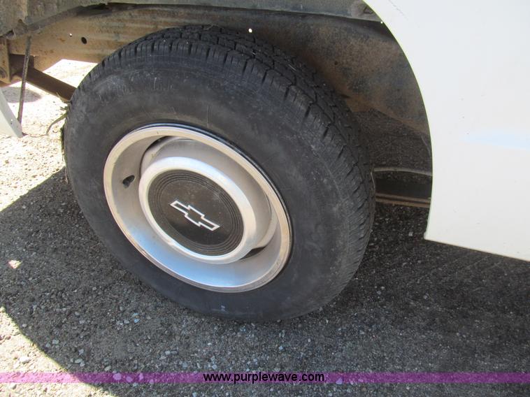 image for item I7145 1991 Chevrolet S10 pickup truck