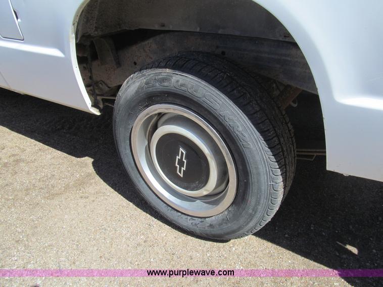 image for item I7145 1991 Chevrolet S10 pickup truck