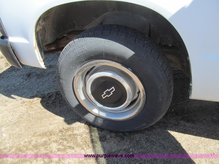 image for item I7145 1991 Chevrolet S10 pickup truck