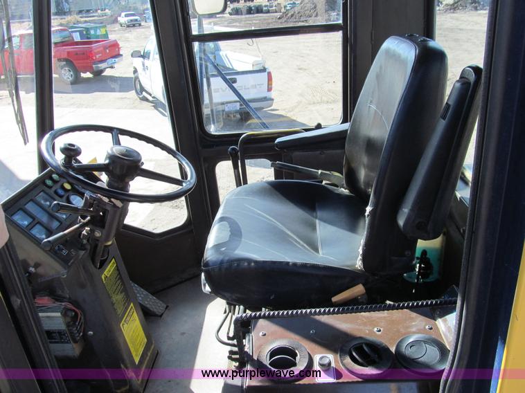 image for item I7157 1996 Komatsu WA120-1 wheel loader