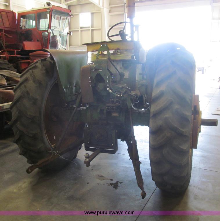 image for item I7221 1962 John Deere 3010 tractor
