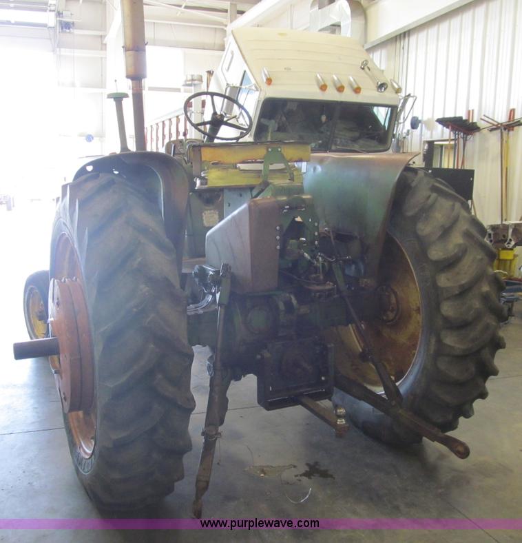 image for item I7221 1962 John Deere 3010 tractor