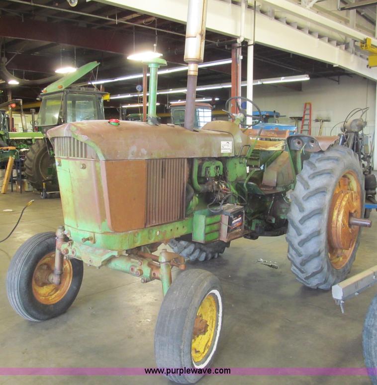 image for item I7221 1962 John Deere 3010 tractor