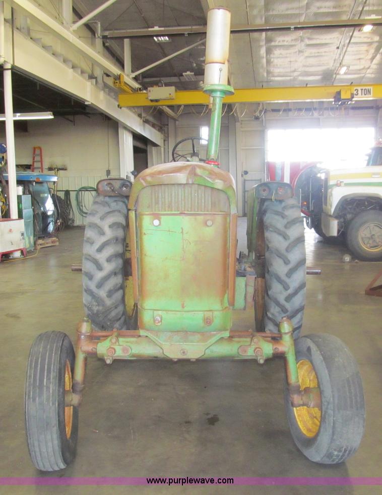 image for item I7221 1962 John Deere 3010 tractor