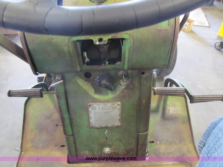 image for item I7221 1962 John Deere 3010 tractor