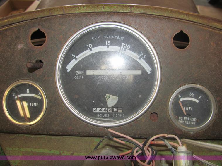 image for item I7221 1962 John Deere 3010 tractor