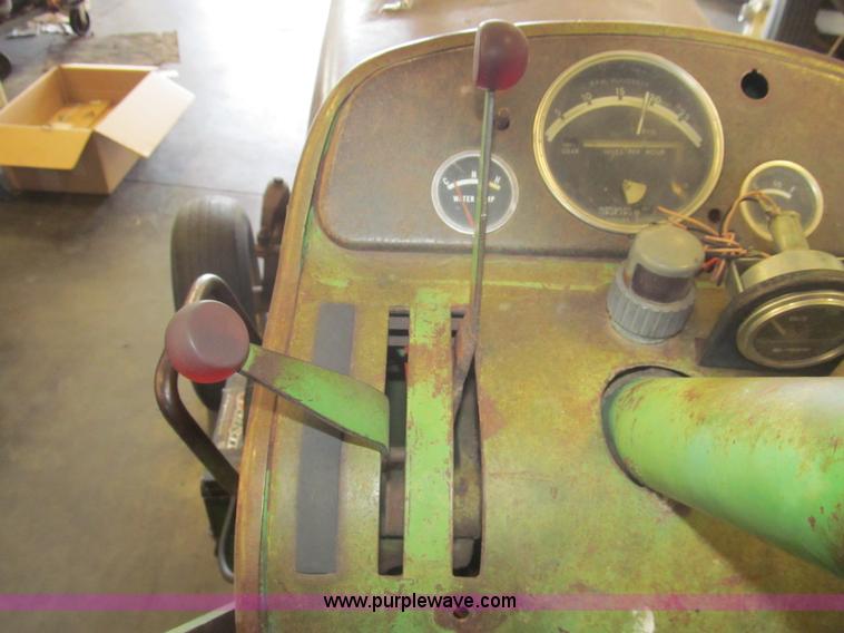 image for item I7221 1962 John Deere 3010 tractor