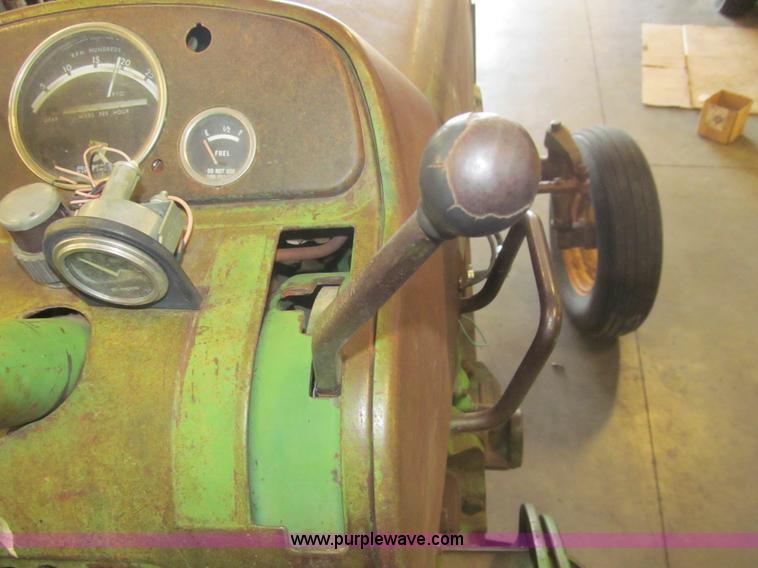 image for item I7221 1962 John Deere 3010 tractor