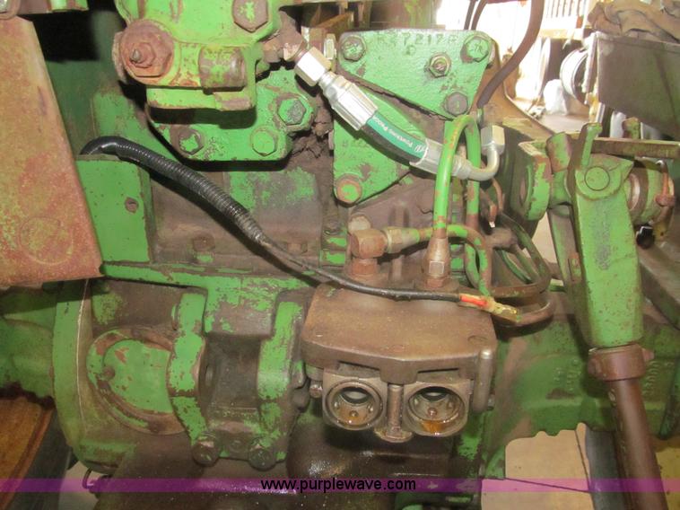 image for item I7221 1962 John Deere 3010 tractor