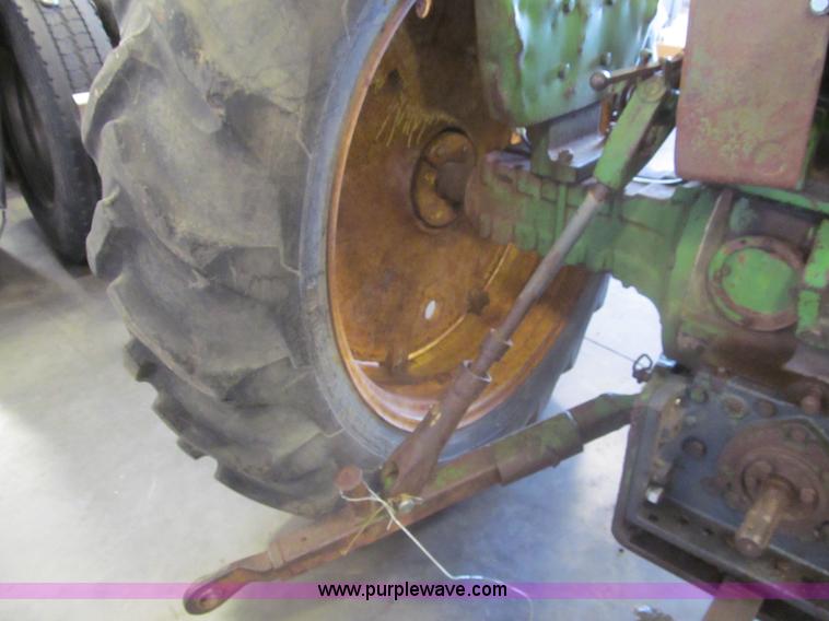 image for item I7221 1962 John Deere 3010 tractor