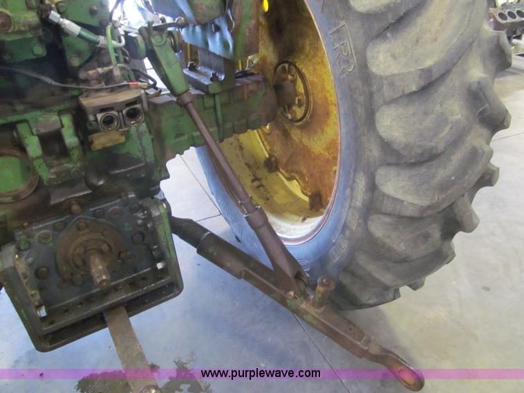 image for item I7221 1962 John Deere 3010 tractor