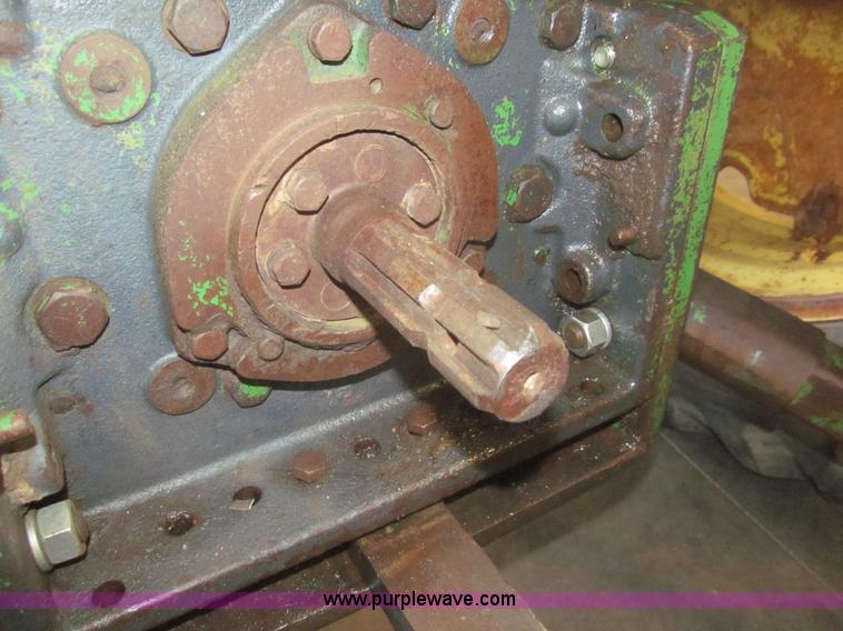 image for item I7221 1962 John Deere 3010 tractor