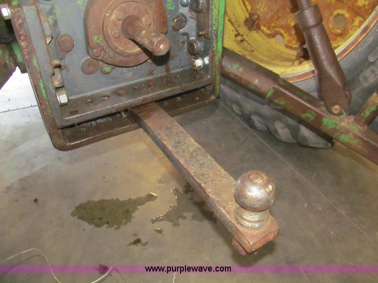 image for item I7221 1962 John Deere 3010 tractor