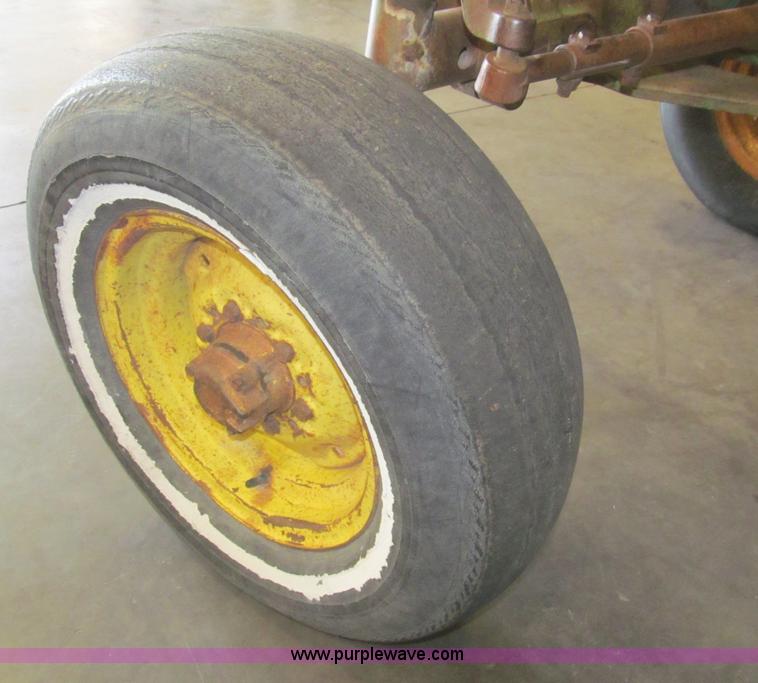 image for item I7221 1962 John Deere 3010 tractor