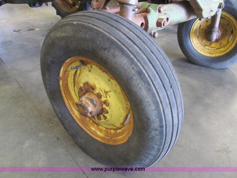 image for item I7221 1962 John Deere 3010 tractor