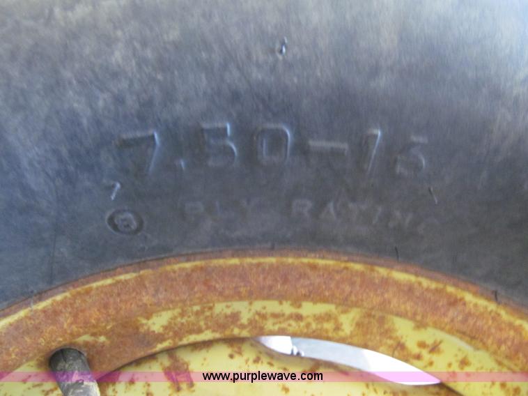 image for item I7221 1962 John Deere 3010 tractor