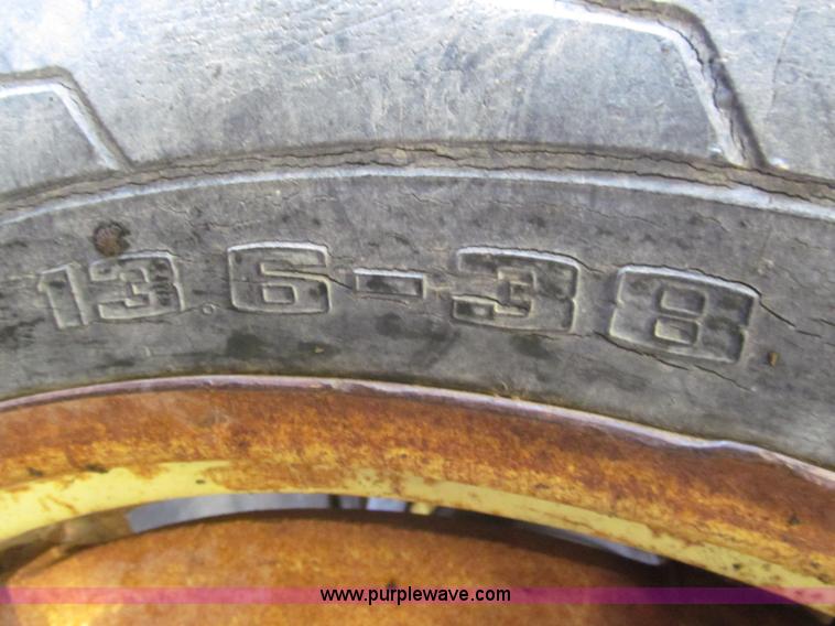 image for item I7221 1962 John Deere 3010 tractor