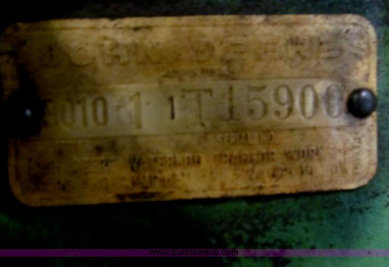 image for item I7221 1962 John Deere 3010 tractor