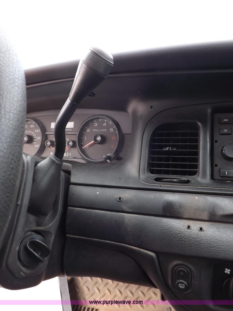 image for item I9079 2008 Ford Crown Victoria Police Interceptor