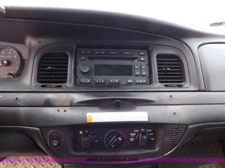 image for item I9079 2008 Ford Crown Victoria Police Interceptor