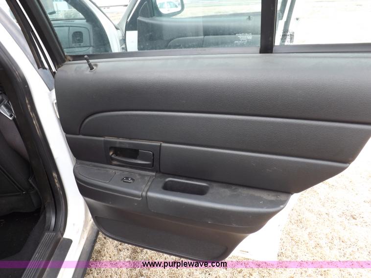 image for item I9079 2008 Ford Crown Victoria Police Interceptor