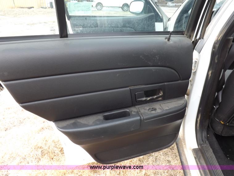 image for item I9079 2008 Ford Crown Victoria Police Interceptor