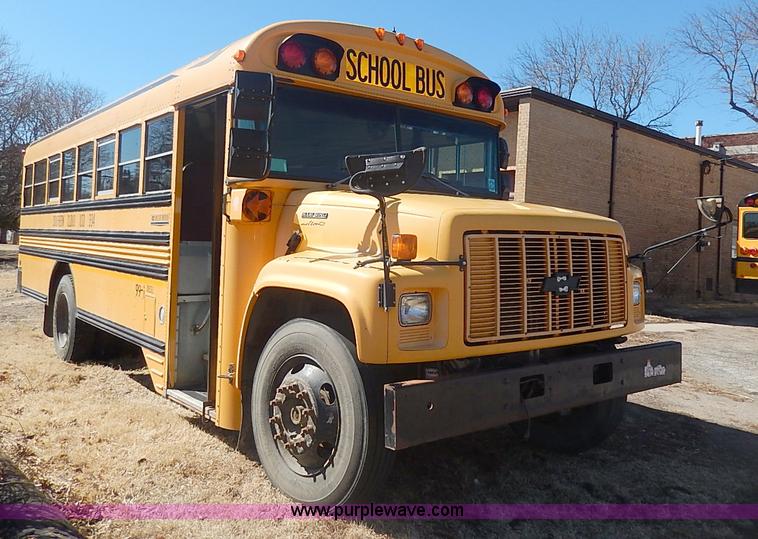 image for item I9305 1999 Chevrolet B7 Bluebird bus
