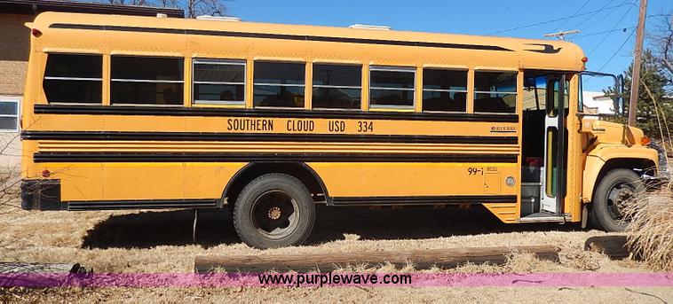 image for item I9305 1999 Chevrolet B7 Bluebird bus