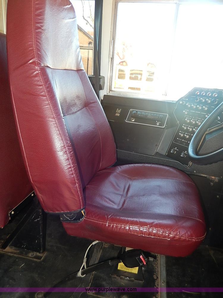 image for item I9305 1999 Chevrolet B7 Bluebird bus
