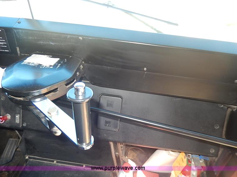 image for item I9305 1999 Chevrolet B7 Bluebird bus