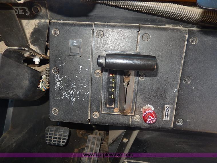 image for item I9305 1999 Chevrolet B7 Bluebird bus