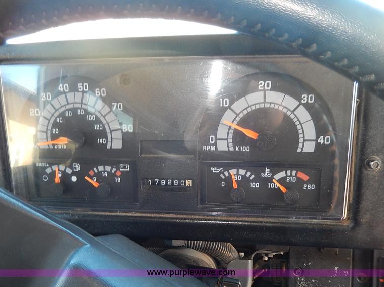 image for item I9305 1999 Chevrolet B7 Bluebird bus