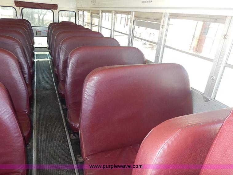 image for item I9305 1999 Chevrolet B7 Bluebird bus