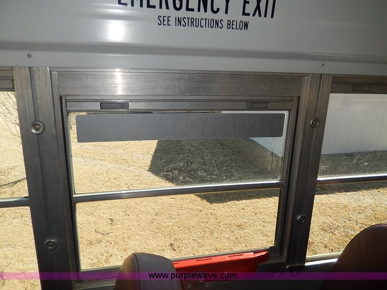 image for item I9305 1999 Chevrolet B7 Bluebird bus