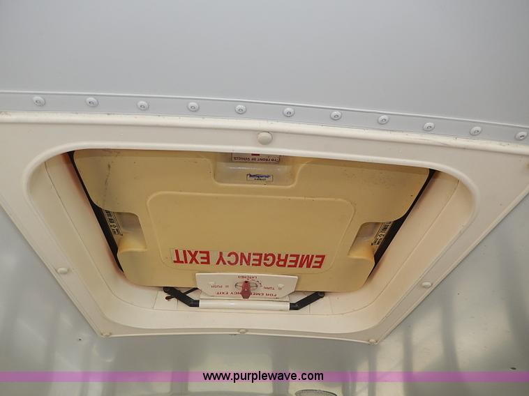 image for item I9305 1999 Chevrolet B7 Bluebird bus