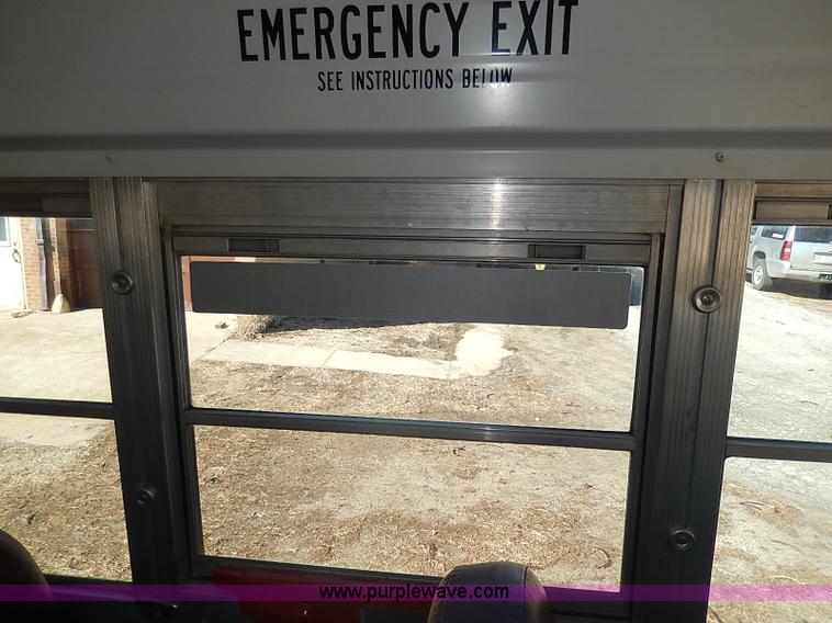 image for item I9305 1999 Chevrolet B7 Bluebird bus