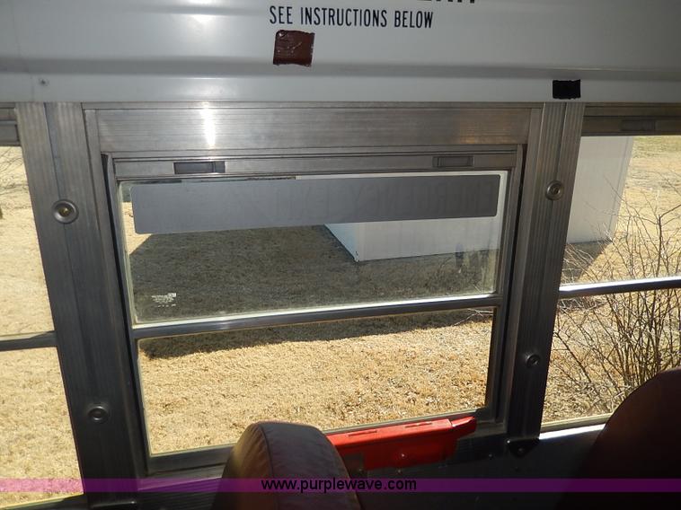 image for item I9305 1999 Chevrolet B7 Bluebird bus