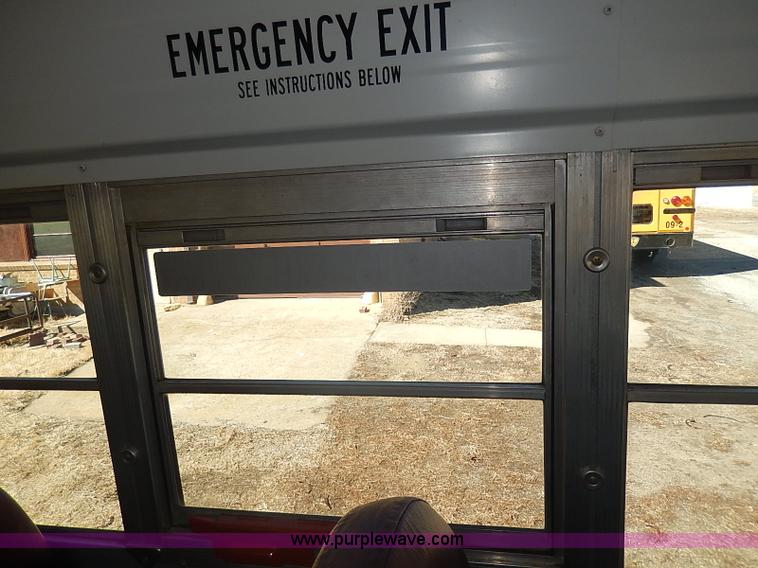 image for item I9305 1999 Chevrolet B7 Bluebird bus